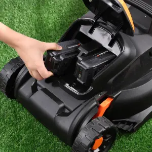 Yard Force LM C34B 40V 2.5Ah (2x20V) Cordless Lawnmower with 34cm cutting width 35L grass bag and rear roller