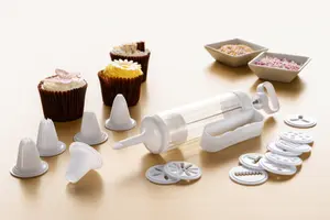 Hallie Cake And Cookie Decorating Set