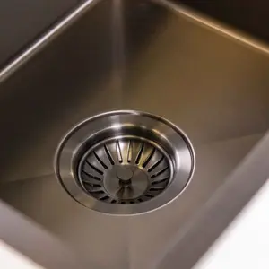 Mockeln - 1.5 Bowl Stainless Steel Kitchen Sink - Inset or Undermounted - Gun Metal Finish - 555mm x 440mm x 200mm