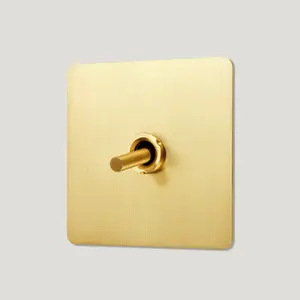 MAXWELL 1G Smooth Toggle Switch - Brass