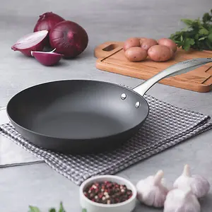 Tramontina Trento Cast Iron Frying Pan 26cm