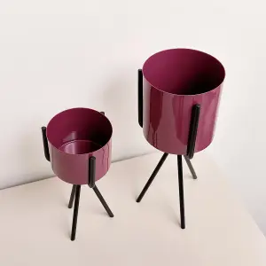 Melody Maison Set of 2 Plum Red Metal Planter Pots with Stand