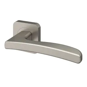 GoodHome Irvil Brushed Brass effect Round Rose Latch Door handle (L)126.5mm (D)58mm, Pair of 2