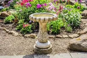 Daisy' Design Birdbath with flower-shaped Basin