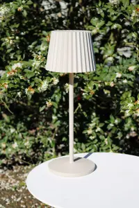 Lucide Justine Cottage Rechargeable Table lamp Outdoor - LED Dim. 2700K - IP54 - With wireless charging pad - Cream