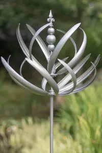 Windsor Garden Sculpture - Silver