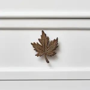 Melody Maison Rustic Maple Leaf Drawer Knob