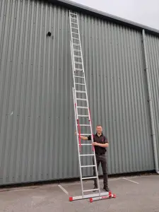 Triple Section Combination Ladder 3 x 11  Rungs 3m Closed 6.77m Extended