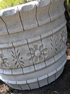 Small Westland Barrel Concrete Planter