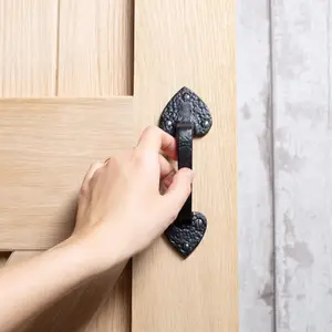 Hammer & Tongs - Rustic Arrowhead Door Handle - H155mm - Black