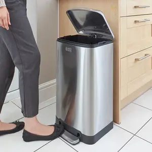 BLACK+DECKER 30L Cool Grey Pedal Bin with Soft Close Lid