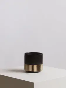 Interiors by Premier Small Ceramic Planter, Modern Black and Gold Planter for Indoor Plants, Drum-shaped Ceramic Planter for Home