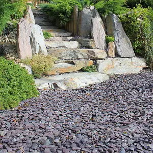 Hanson 15 - 30mm Plum Slate Decorative Garden Chippings Large Approx. 20kg Polybag