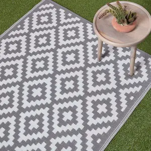 Homescapes Zoe Geometric White & Grey Outdoor Rug, 120 x 180 cm