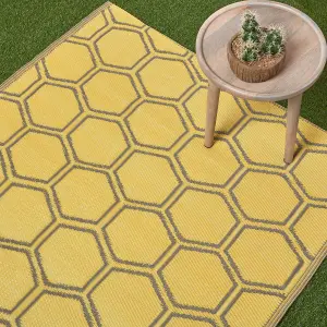 Homescapes Yellow Outdoor Rug with Honeycomb Pattern, 182 x 122 cm