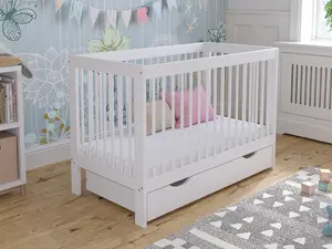 Luca cot bed 120x60cm with drawer & Aloe Vera mattress