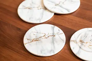 Interiors By Premier Elegant Luxe Set Of 4 Coasters, Marble Design Round Set Of 4 Coasters For Kitchen, Versatile White Coasters