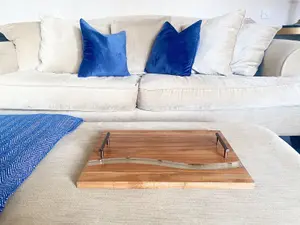 Acacia      Wood      Tray      With      Handles