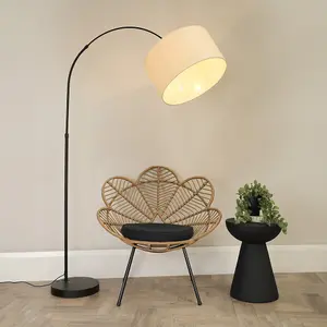 ValueLights Louis Black Arched Curved Floor Lamp with Natural Wicker Drum Lamp Shade & Bulb