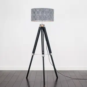 ValueLights Clipper Black Wood and Silver Chrome Tripod Floor Lamp with Grey Felt Weave Design Light Shade with LED GLS Bulb