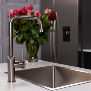 Flode Hjul Single Lever Industrial Style Kitchen Tap Swan Neck Design Brushed Steel