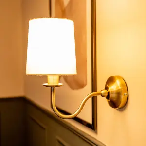 ValueLights Memphis Traditional Antique Brass Wall Light Fitting with a Fabric Lampshade - Bulb Included