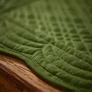 Set of 2 Luxury Green Quilted Scalloped Christmas Dinning Table Placemats Table Clothes 50cm