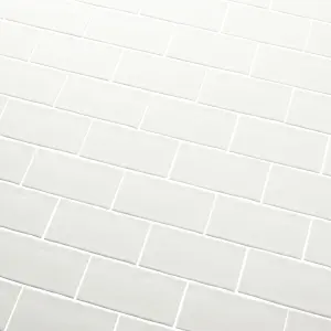 Vernisse White Gloss Plain Ceramic Indoor Wall tile, Pack of 80, (L)150mm (W)75.4mm