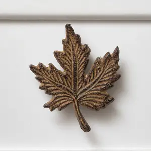 Melody Maison Rustic Maple Leaf Drawer Knob