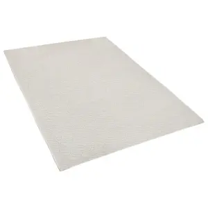 Area Rug 140 x 200 cm Off-White ERZIN