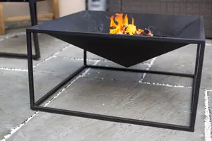 La Hacienda Black Cairo Steel Firepit - L 60 cm x W 60 cm x H 31 cm