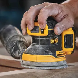 Dewalt DCW210N Cordless Brushless 18v XR Random Orbital Sander 125mm + 10 Sheets