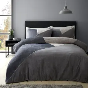 Catherine Lansfield Bedding Cosy Larsson Geo Fleece Duvet Cover Set with Pillowcases Grey