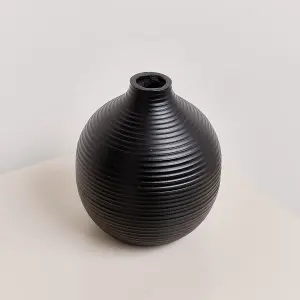 Melody Maison Black Metal Ribbed Swirl Vase - 17cm