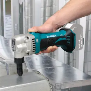 Makita DJN161Z 18V LXT Lithium Ion Cordless 1.6mm Nibbler Bare + Makpac Case