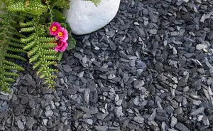 Dark Slate Chippings 20mm - Bulk Bag (800kg)