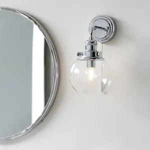 Bathroom Wall Light Fitting - Chrome Plate & Clear Glass Shade - Single Lamp