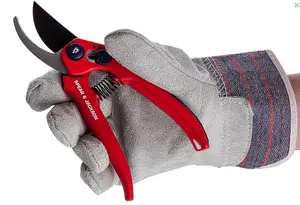 Spear & Jackson CUTTINGSET3 Secateurs & Gloves Gift Set (Twin Pack Razorsharp Secateurs + Gardening Gloves)