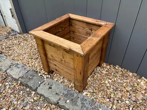 Charles Taylor Prestbury Raised Square Planter Large