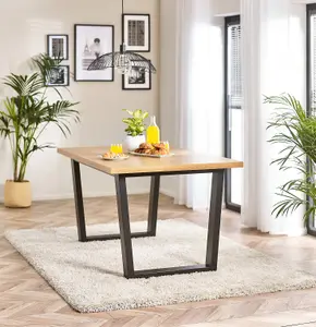 Furniturebox UK 4 Seater Wood Dining Table - Cotswold 'Oak' Herringbone Dining Table & 4 Black Colton Retro Metal Arm Chairs