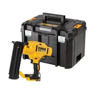 DeWalt 54mm 18V Li-ion XR Cordless Nail gun (Bare Tool) - DCN680N-XJ