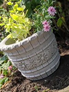 Small Westland Barrel Concrete Planter