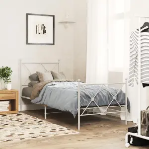 Berkfield Metal Bed Frame without Mattress with Footboard White 80x200cm