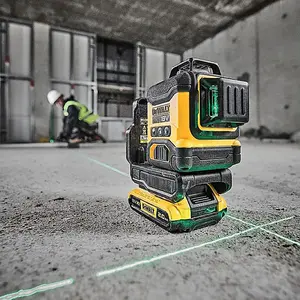 DeWalt DCLE34031D1 18V XR Compact Green Laser 3 x 360 Degree 2.0Ah + Tripod +Bag