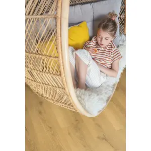 Class 800 CLM5787 Neutral  Wood Effect Laminate Flooring For Home (All Room), 8mm Thick Laminate Flooring 1.596 m²Per Pack