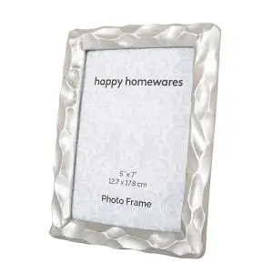 Modern Designer Metallic Silver 5x7 Resin Picture Frame with Moulded Border