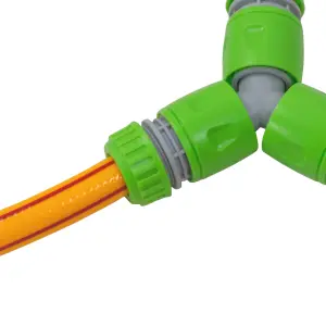 Garden watering hose pipe splitter with 3 x universal hose fittings