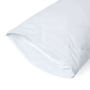 Homescapes Quilted Body Pillow Protector