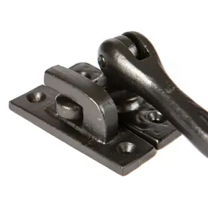 Hammer & Tongs - Rustic Window Fastener - Right Handed - W45mm x H110mm - Black