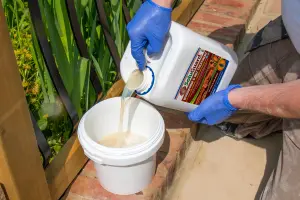 Soluguard Woodworm and Rot Treatment - (1x5L Clear & Sprayer) - Ready for Use & Spear & Jackson Sprayer.